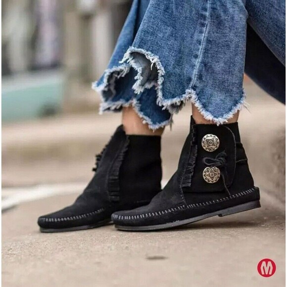 Vintage Minnetonka Moccasin Black Suede Ankle Boots. Conchos & Suede Tie. Size 6 - Picture 9 of 10